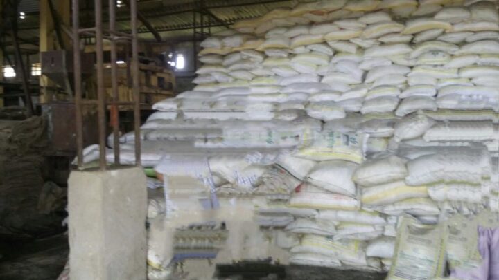 समितियों में खाद संकट,निजी दुकानदारों ने बढ़ाए दाम