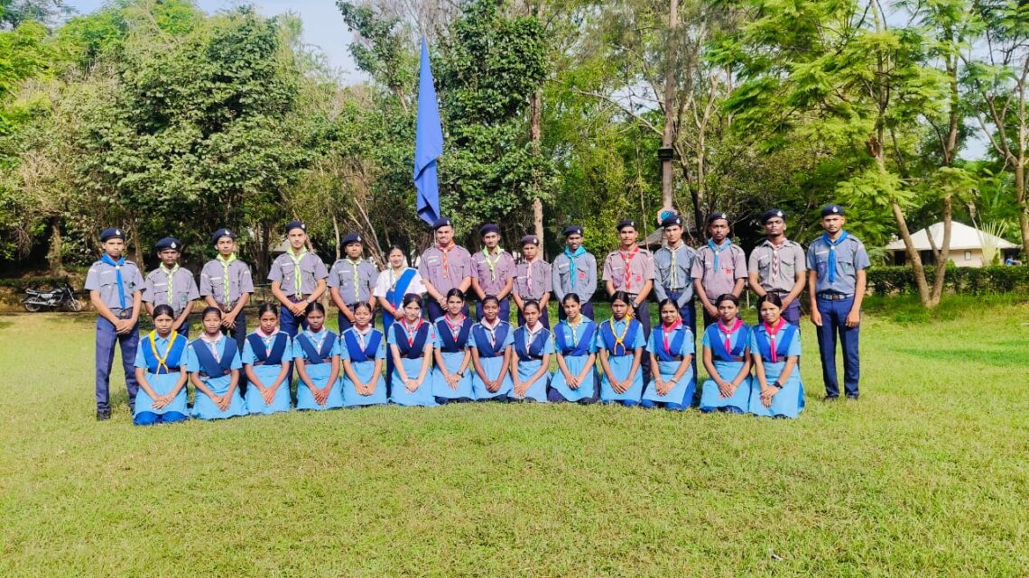 राज्य स्तरीय एडवेंचर कैंप में शामिल हुए सक्ती जिले के 30 स्काउट्स एवं गाइड्स ———————————————   यूनिट लीडर शिव प्रताप साहू एवं दुर्गेश्वरी सिदार नें निभाया जिला प्रभारी का उत्तरदायित्व ———————————————  जिला मुख्य आयुक्त अंकित अग्रवाल एवं जिला आयुक्त कुमुदिनी बाघ द्विवेदी ने दी बधाई