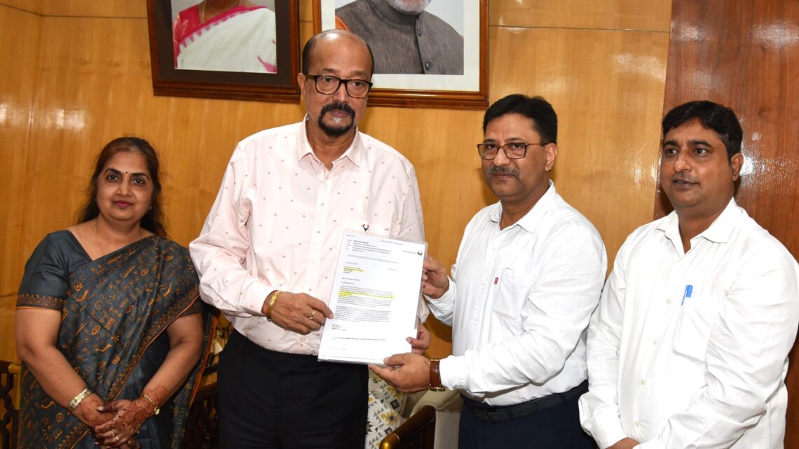 राज्यपाल श्री डेका ने रविशंकर विश्वविद्यालय को नैक ए प्लस ग्रेड मिलने पर शुभकामनाएं दी