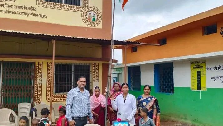 15 अगस्त पर तिरंगे का अपमान – मंधाईभाठा उप स्वास्थ्य केंद्र से चौंकाने वाली तस्वीरें