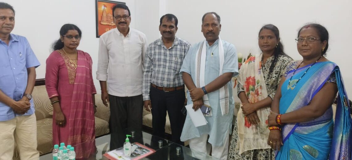 मितानिनो के अनिश्चितकालीन हड़ताल पर मुख्यमंत्री व संगठन महामंत्री से मुलाकात राजेश यादव ने किया  सी एम साय ने कहा विदेश यात्रा से आने के बाद विस्तार से करेंगे चर्चा