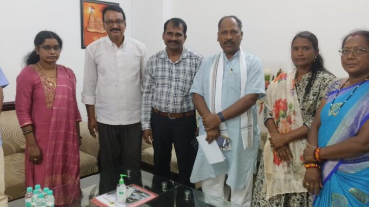 मितानिनो के अनिश्चितकालीन हड़ताल पर मुख्यमंत्री व संगठन महामंत्री से मुलाकात राजेश यादव ने किया  सी एम साय ने कहा विदेश यात्रा से आने के बाद विस्तार से करेंगे चर्चा