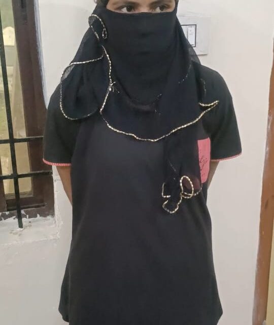 विडियो एवं लोकेशन शेयरिंग के माध्यम से हेरोईन का सिंडिकेट चलाने वाला गिरोह की एक अन्य महिला सदस्य गिरफ्तार, अब तक पुलिस द्वारा अलग-अलग मामलों में 35 आरोपियों को गिरफ्तार कर उनके कब्जे से खुदरा मुल्य लगभग 01 करोड़ 58 लाख मुल्य के हेरोईन को किया गया है जब्त