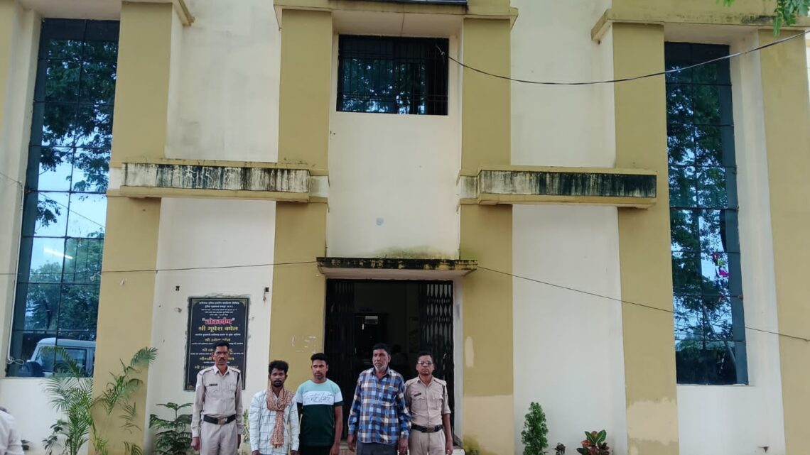 एक मिनी ट्रक से 17 नग गौ वंशों की तस्करी करते पकड़ा , तीन आरोपियों को गिरफ्तार कर भेजा जेल