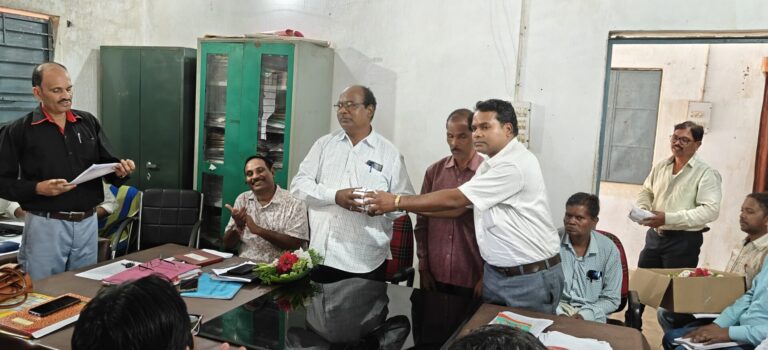 चार शिक्षकों को सामूहिक विदाई, सेवानिवृत्ति के साथ ही मिला पेंशन का भरोसा