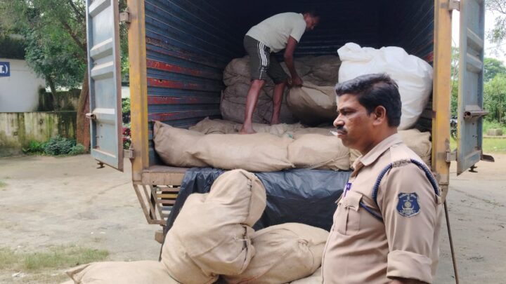 जशपुर पुलिस के प्रतिवेदन पर, जी .एस. टी. विभाग ने भरवाया,अवैध रूप से तम्बाकू गुटखा परिवहन करने वाले ट्रक मालिक को 29 लाख 96 हजार 480 रु का जुर्माना