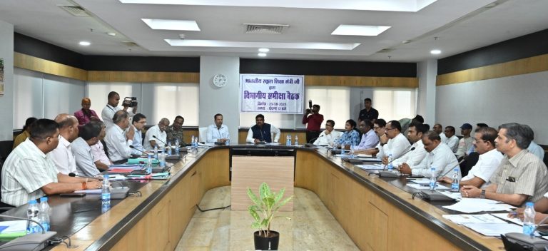 स्कूल शिक्षा मंत्री ने की विभागीय काम-काज की समीक्षा, गजेंद्र यादव बोले, शिक्षा विभाग के अधिकारी शिक्षण कार्य को सर्वोच्च प्राथमिकता दें