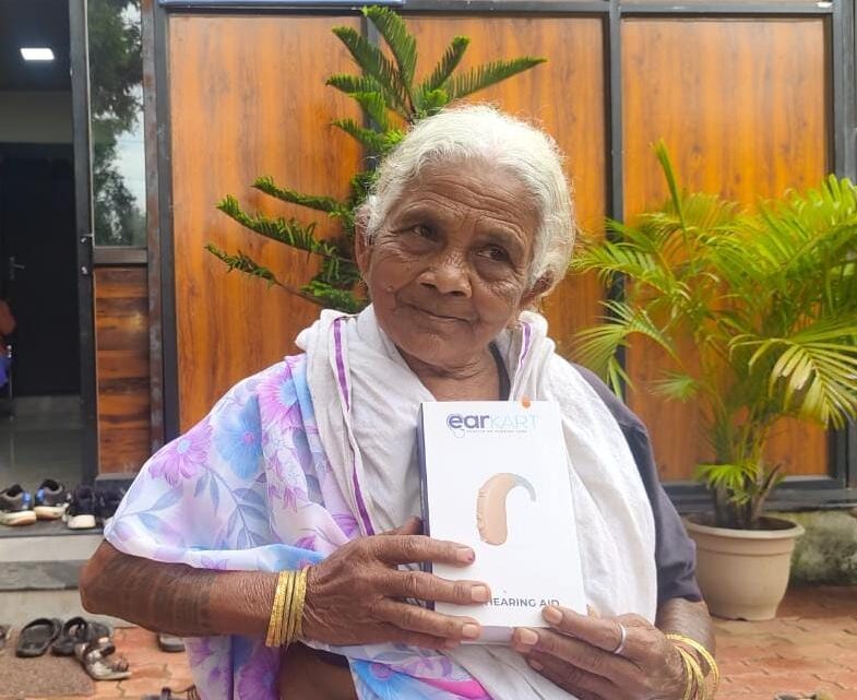 90 वर्षीय चाका बाई पुनः सुन सकती है जीवन की मधुर ध्वनि मुख्यमंत्री कैंप कार्यालय में श्रवणदोष से पीड़ित चाका बाई को मिला श्रवण यंत्र मुख्यमंत्री विष्णुदेव साय को दिया धन्यवाद