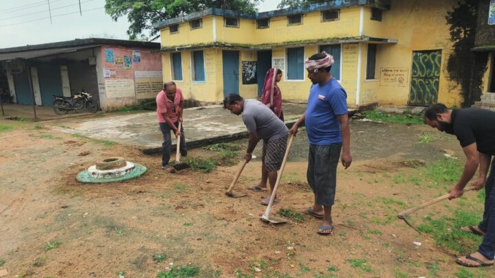जिले में स्वच्छ भारत मिशन और हर घर तिरंगा अभियान का अद्भुत संगम एक स्वच्छ, हरित और एकजुट जशपुर का प्रतीक बनकर सामने आ रहा स्वच्छता, कचरा प्रबंधन और जनभागीदारी को बढ़ावा और हर घर पर राष्ट्रीय ध्वज फहराने के लिए किया जा रहा प्रेरित