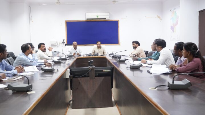 धान उपार्जन हेतु जिले में तैयारियों की अपर कलेक्टर ने ली जानकारी उठाव हेतु शेष धान का एक सप्ताह में उठाव हेतु दिए निर्देश