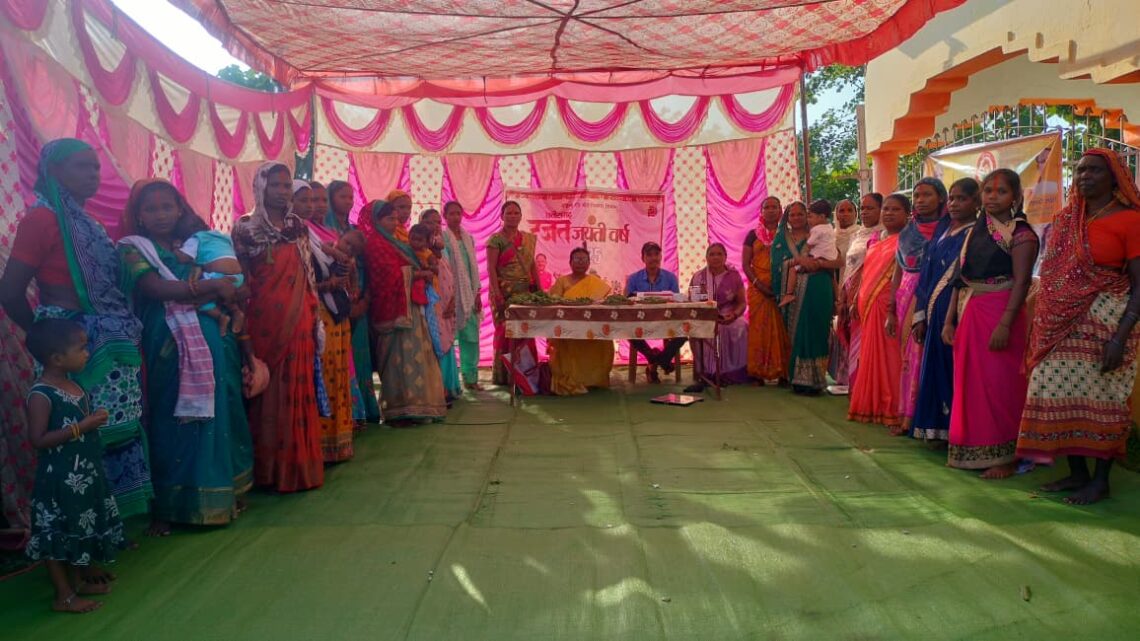 छत्तीसगढ़ रजत महोत्सव के तहत आंगनबाड़ी केंद्रों में विभिन्न कार्यक्रमों का हुआ आयोजन कहीं मनाया तीजा पोरा तिहार, कहीं लगी पोषण चौपाल तो कहीं हेल्थ कैम्प आयोजित किया गया