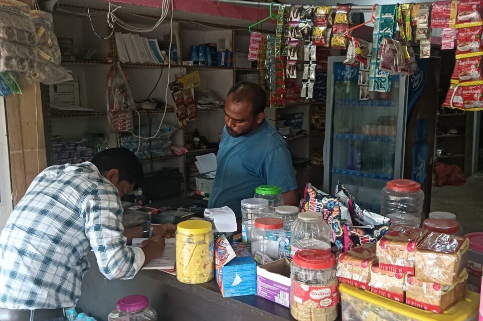 पत्थलगांव में मेडिकल स्टोर का संयुक्त टीम ने किया निरीक्षण कोटपा एक्ट के तहत स्कूलों के 100 गज के भीतर तम्बाकू उत्पाद पाए जाने पर की गई कार्यवाही