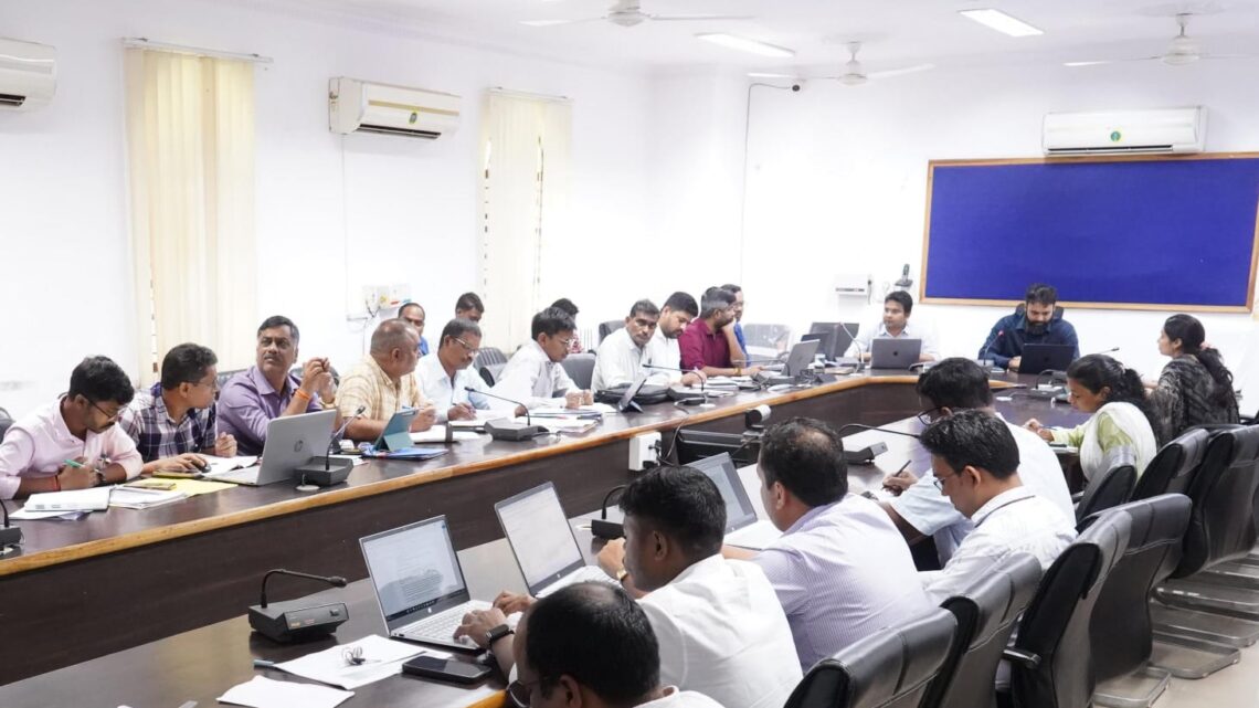 पीएम आवास योजनांन्तर्गत गड़बड़ी करने वालों पर होगी सख्त कार्रवाई- कलेक्टर कलेक्टर ने जनपद पंचायतों के कार्यों की समीक्षा की