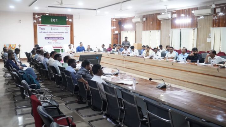 आदि कर्मयोगी अभियान के तहत जिला स्तरीय उन्मुखीकरण कार्यक्रम आयोजित धरती आबा जनजातीय ग्राम उत्कर्ष अभियान के तहत चिन्हित ग्रामों में स्थापित किए जाएंगे आदि सेवा केंद्र