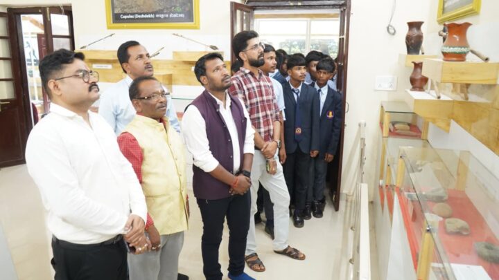 छत्तीसगढ़ रजत जयंती महोत्सव 2025 स्वामी आत्मानंद विद्यालय के विद्यार्थियों ने किया जिला संग्रहालय एवं स्नेह भवन का भ्रमण