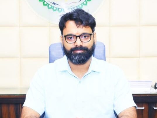 कलेक्टर ने दिए तिरसोंठ प्रधान पाठक को निलंबित करने दिए निर्देश नशे में स्कूल आने एवं अनाधिकृत उपस्थिति की शिकायत पर सख्त कार्रवाई करने दिए निर्देश