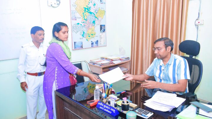 अपर कलेक्टर ने जनदर्शन में सुनी आमजनों की समस्याएं जनदर्शन में प्राप्त आवेदनों के समयबद्ध निराकरण को लेकर अधिकारियों को दिए निर्देश