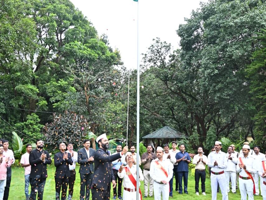 स्वतंत्रता दिवस पर कलेक्टर श्री रोहित व्यास ने कलेक्ट्रेट परिसर में  किया ध्वजारोहण हम सबसे पहले भारतीय हैं और यही हमारी सबसे बड़ी पहचान है- कलेक्टर श्री व्यास