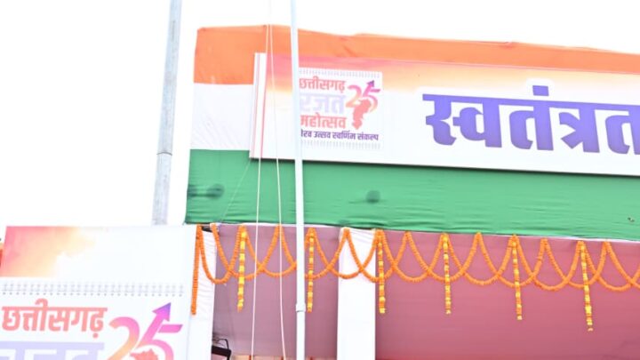 स्वास्थ्य मंत्री श्री श्याम बिहारी जायसवाल ने राष्ट्रीय ध्वज फहराया और परेड की सलामी ली जिला मुख्यालय में हर्षोल्लास से मनाया गया 79 वां स्वतंत्रता दिवस समारोह उत्कृष्ट कार्य करने वाले अधिकारी-कर्मचारियों हुए सम्मानित सामूहिक सांस्कृतिक कार्यक्रम की दी गई शानदार प्रस्तुति