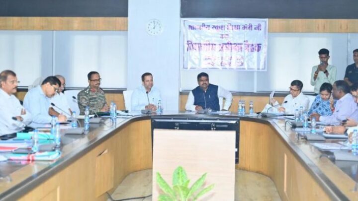 शिक्षा मंत्री गजेन्द्र यादव की हाईलेवल मीटिंग : पहली बैठक में शिक्षा मंत्री की दो टूक, CAC को लेना होगा क्लास, शिक्षा गुणवत्ता का दिखना चाहिये असर, जानिये आज बैठक में क्या-क्या हुआ..