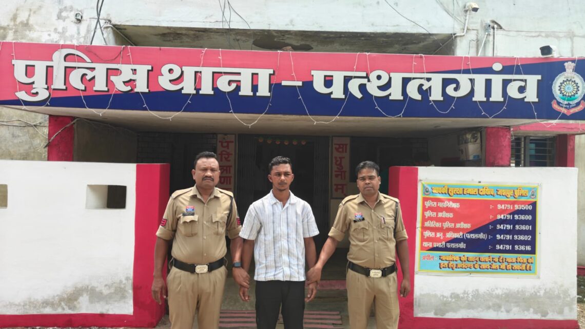 करता था राह चलती लड़कियों से छेड़छाड़, पुलिस ने सिखाया सबक,गुंडा बदमाश हेमंत उर्फ हर्षित यादव को गिरफ्तार कर भेजा जेल