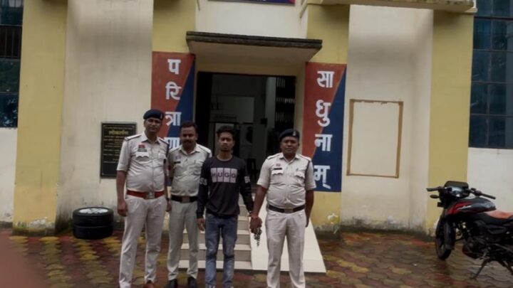 आस्ता के एकीकृत बाल विकास परियोजना अधिकारी कार्यालय में हुई चोरी, पुलिस ने किया खुलासा,सूचना के चंद घंटे में पुलिस पहुंची चोर तक, कुसुमी से हिरासत में लेकर लाया गया चोर
