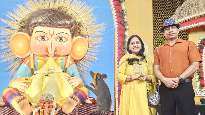 वरिष्ठ पुलिस अधीक्षक जशपुर शशि मोहन सिंह अपनी धर्मपत्नी श्रीमती रेखा सिंह के साथ जशपुरनगर के विभिन्न गणेश पंडालों में पहुंचे, लिया आशीर्वाद,जशपुर पुलिस की ओर से जिले के समस्त नागरिकों के लिए सुख, समृद्धि एवं मंगलमय जीवन की कामना की