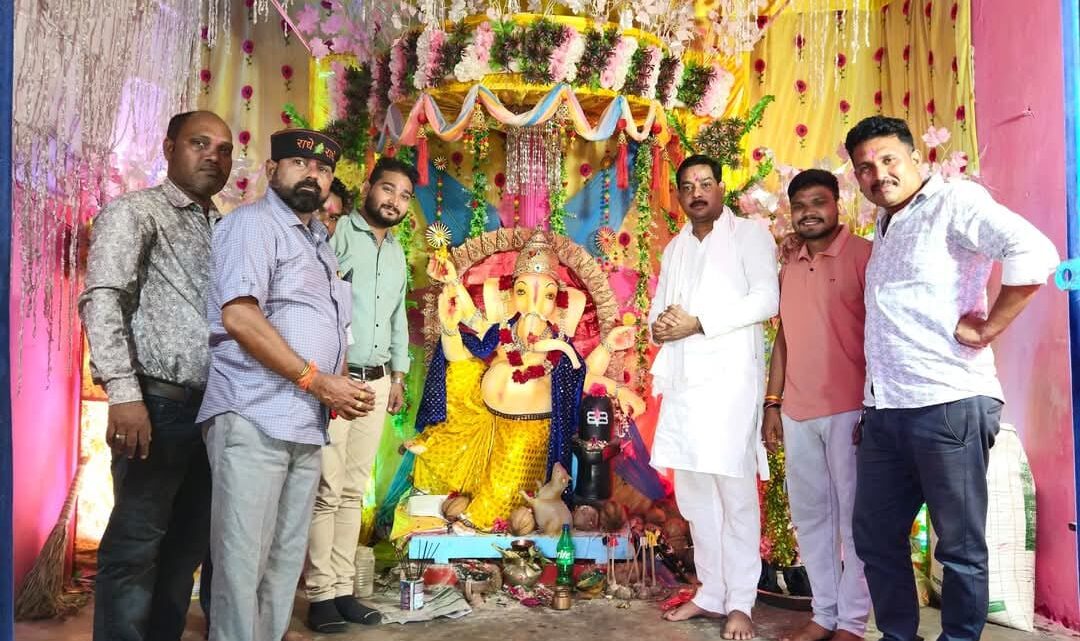 गणपति बप्पा मोरया अगले बरस जल्दी आ जयकारे के साथ गणपति विसर्जन