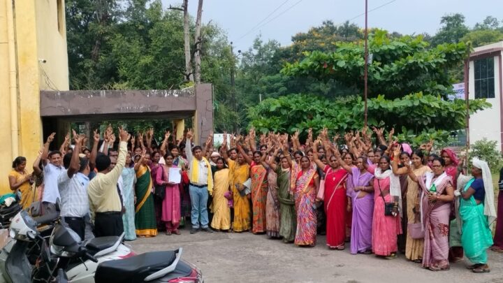 मितानिनो ने स्वस्थ पंचायत समन्वयक के द्वारा सत्यापन पर उठाये सवाल  स्वस्थ पंचायत समन्वयक के पद पर मितानिनो ने जताई आपत्ति