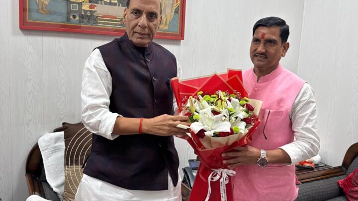 “बिलासपुर हवाई सुविधा विस्तार हेतु केंद्रीय मंत्री तोखन साहू ने रक्षा मंत्री राजनाथ सिंह से की मुलाकात