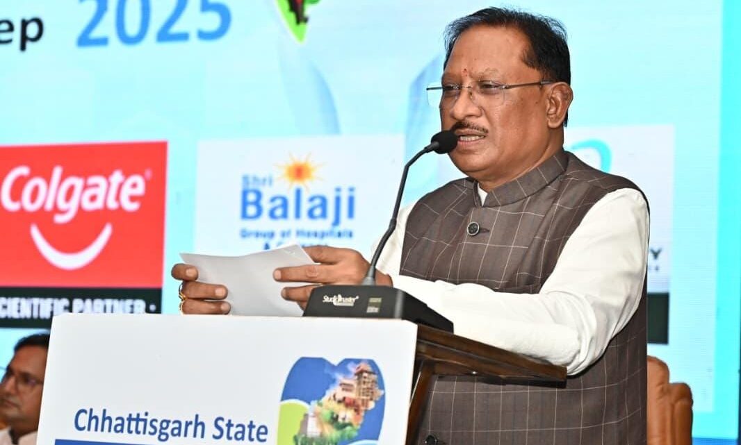 प्रदेश की 3 करोड़ जनता के आरोग्य के साथ विकसित छत्तीसगढ़ का सपना करेंगे पूरा : मुख्यमंत्री  साय  मुख्यमंत्री ने तीन दिवसीय डेंटल कॉन्फ्रेंस 2025 का किया शुभारंभ  मानव मुस्कान को सुरक्षित रखने और सहेजने में दंत चिकित्सकों की भूमिका महत्वपूर्ण