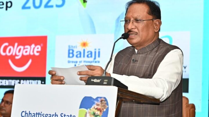 प्रदेश की 3 करोड़ जनता के आरोग्य के साथ विकसित छत्तीसगढ़ का सपना करेंगे पूरा : मुख्यमंत्री  साय  मुख्यमंत्री ने तीन दिवसीय डेंटल कॉन्फ्रेंस 2025 का किया शुभारंभ  मानव मुस्कान को सुरक्षित रखने और सहेजने में दंत चिकित्सकों की भूमिका महत्वपूर्ण