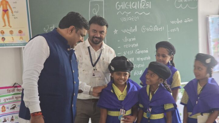 स्कूलों में अब गुजरात फार्मूले की मदद से पढ़ाएंगे बच्चों को  शिक्षा मंत्री गजेंद्र ने अहमदाबाद में हो रहे रिसर्च देखे