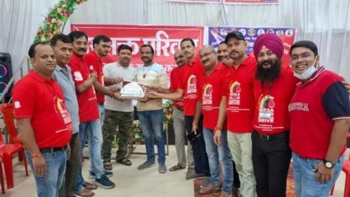मुंगेली में उत्साह का जज्बा:गुरु भक्त परिवार व नागरिक सुरक्षा फाउंडेशन के शिविर में 165 ने किया रक्तदान