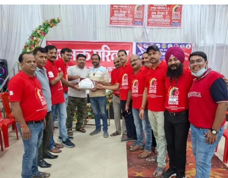 मुंगेली में उत्साह का जज्बा:गुरु भक्त परिवार व नागरिक सुरक्षा फाउंडेशन के शिविर में 165 ने किया रक्तदान