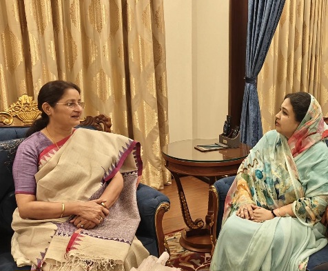 केंद्रीय महिला एव बाल विकास मंत्री से मिली राज्य महिला आयोग की सदस्य प्रियंवदा सिंह जूदेव,रखा पहाड़ी कोरवा और बिरहोर बाहुल्य क्षेत्र में आंगनबाड़ी केंद्र के विकास का प्रस्ताव