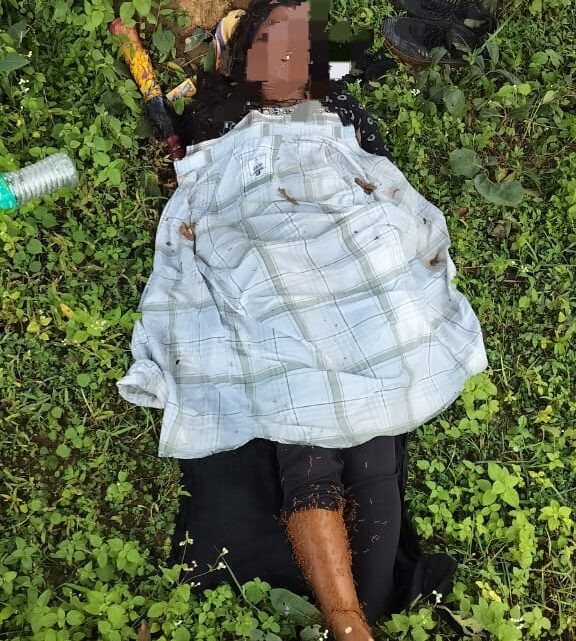 युवक पेड़ पर फांसी के फंदे में था लटका, युवती उसी पेड़ के नीचे पड़ी थी, युवती का शव,प्रथम दृष्टिया मामला प्रेम प्रसंग में हत्या कर,आत्महत्या का होता है प्रतीत,मामले में पुलिस की जांच जारी, पी एम रिपोर्ट के आधार पर होगा मामले का खुलासा