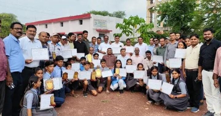 मुंगेली विकासखंड स्तरीय प्रारंभिक एवं सेकेंडरी स्तर पर क्विंज प्रतियोगिता का आयोजन