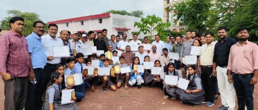 मुंगेली विकासखंड स्तरीय प्रारंभिक एवं सेकेंडरी स्तर पर क्विंज प्रतियोगिता का आयोजन