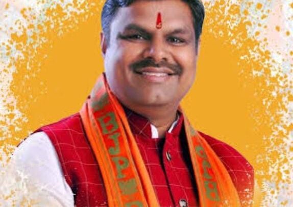 स्कूल शिक्षा मंत्री श्री गजेंद्र यादव आज बिलासपुर एवं बेमेतरा जिले के दौरे पर