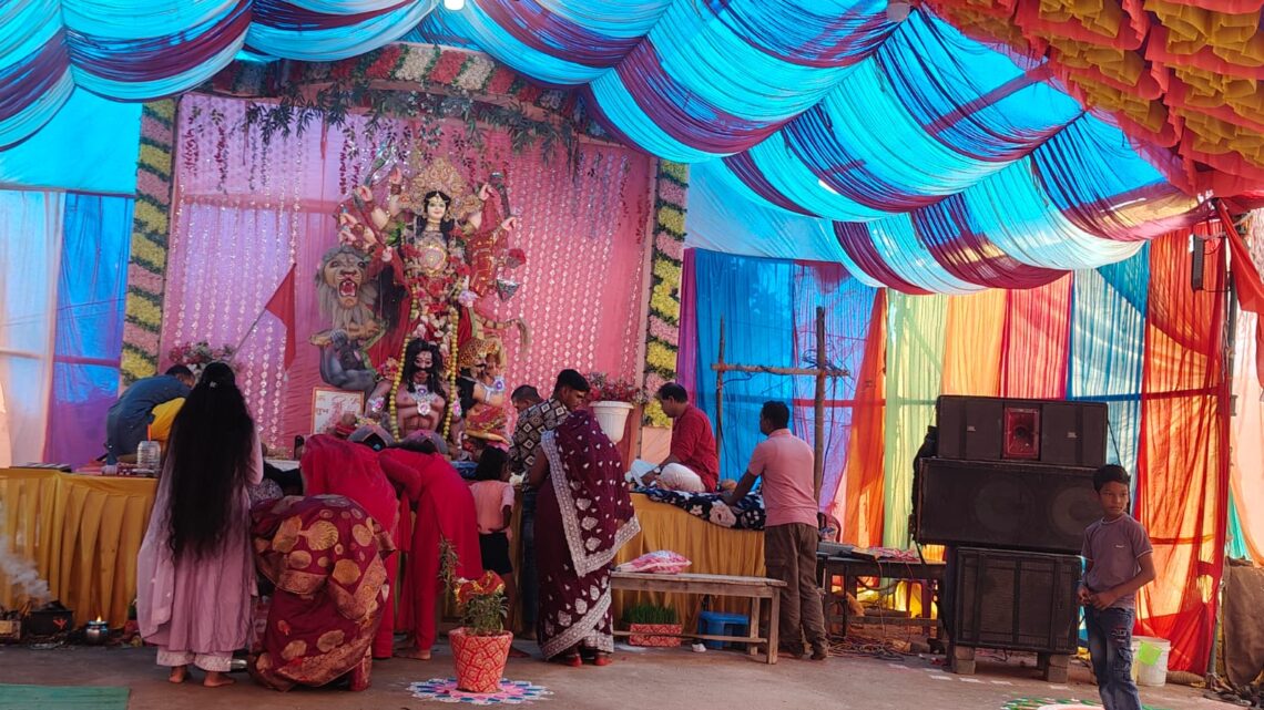 सप्तमी पर दिखी देवी मंदिरों में भीड़