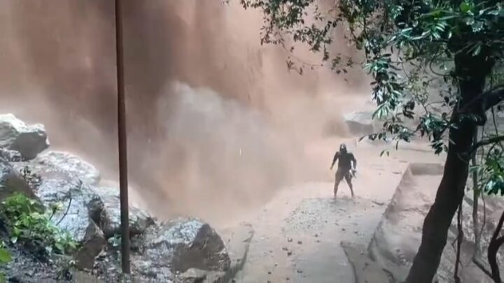 बरसात में खतरनाक बहाव क्षेत्र वाले स्थानों में जाने से बचने हेतु प्रशासन और पुलिस की अपील