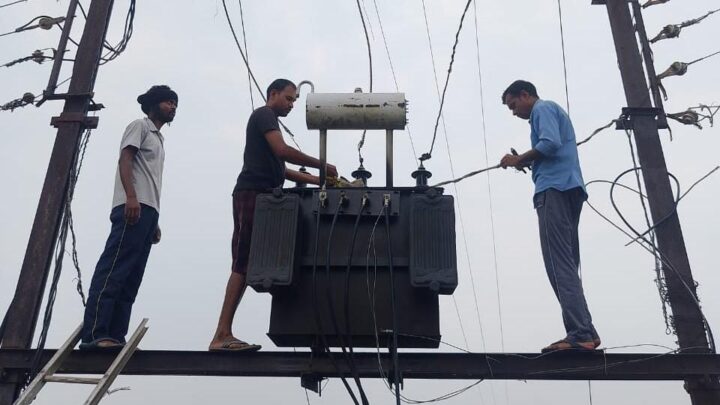 सीएम कैंप कार्यालय की त्वरित पहल से अंधेरे में डूबा गांव हुआ रोशन ग्रामीणों ने मुख्यमंत्री श्री विष्णुदेव साय का जताया आभार