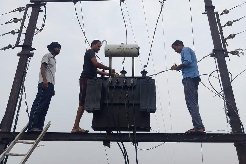 सीएम कैंप कार्यालय की त्वरित पहल से अंधेरे में डूबा गांव हुआ रोशन ग्रामीणों ने मुख्यमंत्री श्री विष्णुदेव साय का जताया आभार