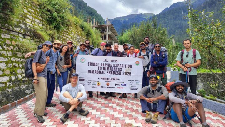 हिमालय की ओर रवाना हुई जशपुर की जनजातीय पर्वतारोहण टीम, मुख्यमंत्री के विज़न का हिस्सा बना ऐतिहासिक अभियान