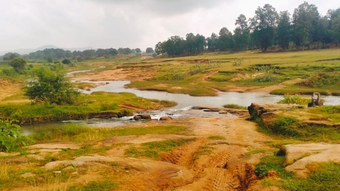अब जान जोखिम में डाल कर नहीं करना पड़ेगा नदी पार मुख्यमंत्री श्री विष्णुदेव साय ने जिले में चार उच्च स्तरीय पुल निर्माण को दी मंजूरी विकास की सौगातों से बदल रही है जशपुर की तस्वीर