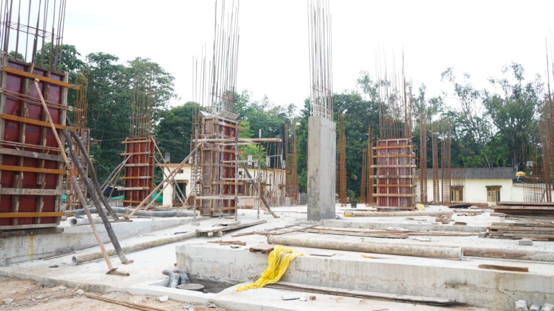 जगदेव राम उरांव कल्याण आश्रम धर्मार्थ चिकित्सालय के नवीन भवन का तीव्र गति से हो रहा है निर्माण मुख्यमंत्री श्री विष्णुदेव साय के प्रयासों से एनटीपीसी लारा के सीएसआर मद से बन रहा चिकित्सालय भवन