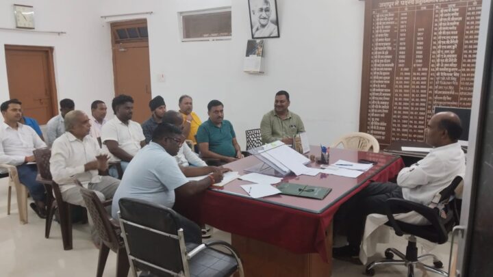 नारकोटिक्स दवाइयों का चिकित्सकीय परामर्श पर ही करें विक्रय- एसडीएम एसडीएम ने जशपुर एवं मनोरा के दवा व्यवसायियों की ली बैठक, दिए आवश्यक दिशा निर्देश