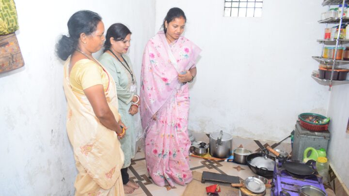 महिला बाल विकास मंत्री ने महिलाओं एवं बच्चों के संरक्षण संबंधित विभागीय संस्थाओं में व्यवस्थाओं का किया निरीक्षण आवासीय संस्थाओं में भोजन, शयन आदि व्यवस्थाओं का किया अवलोकन