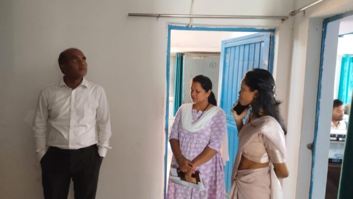 मनोरा तहसील एवं जनपद पंचायत कार्यालय का एसडीएम ने किया आकस्मिक निरीक्षण व्यवस्था में सुधार एवं स्वच्छता हेतु दिए आवश्यक निर्देश